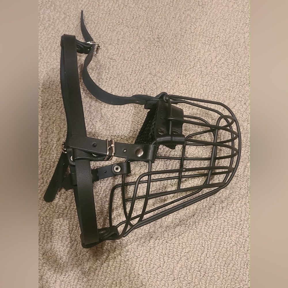 Adjustable Black Wire Basket Dog Muzzle with Leather Straps